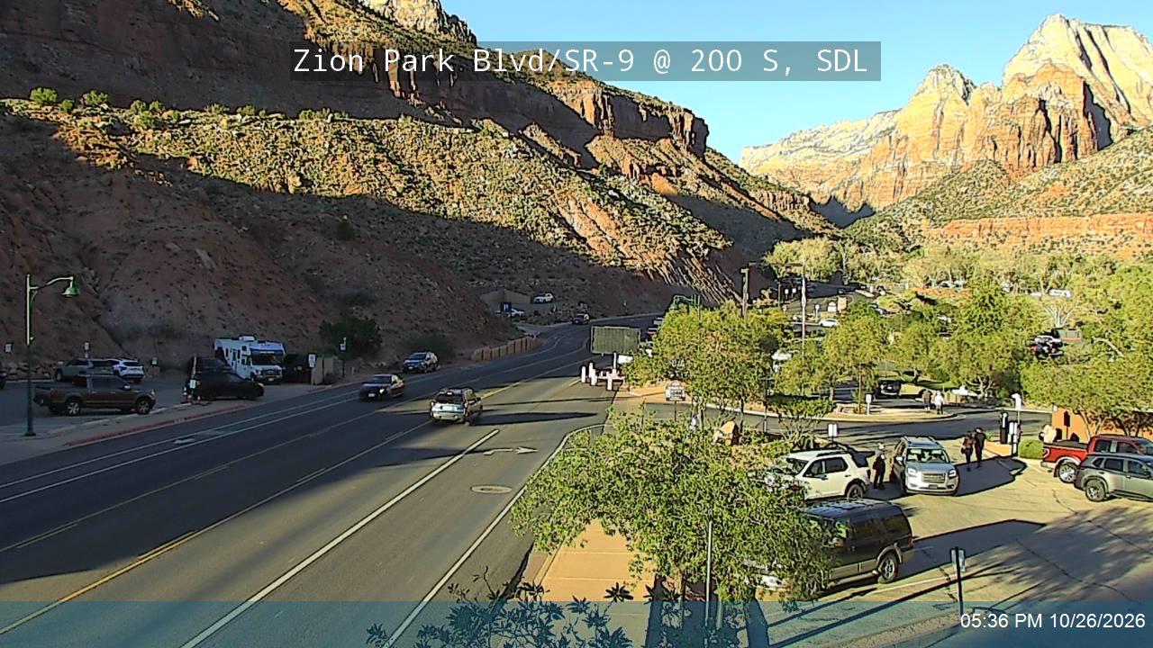 Zion Park Blvd / SR-9 @ 200 S, SDL